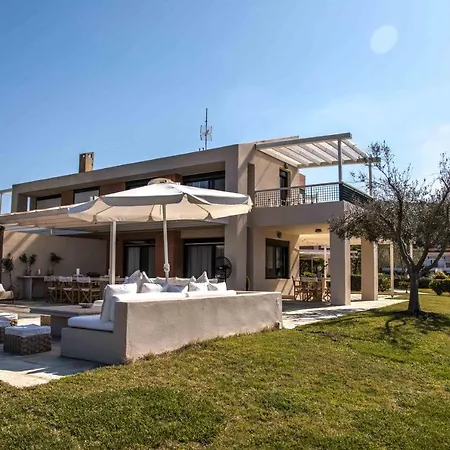 Azalea - Beachfront, 4bdrms, 4 Baths, View Pefkochori